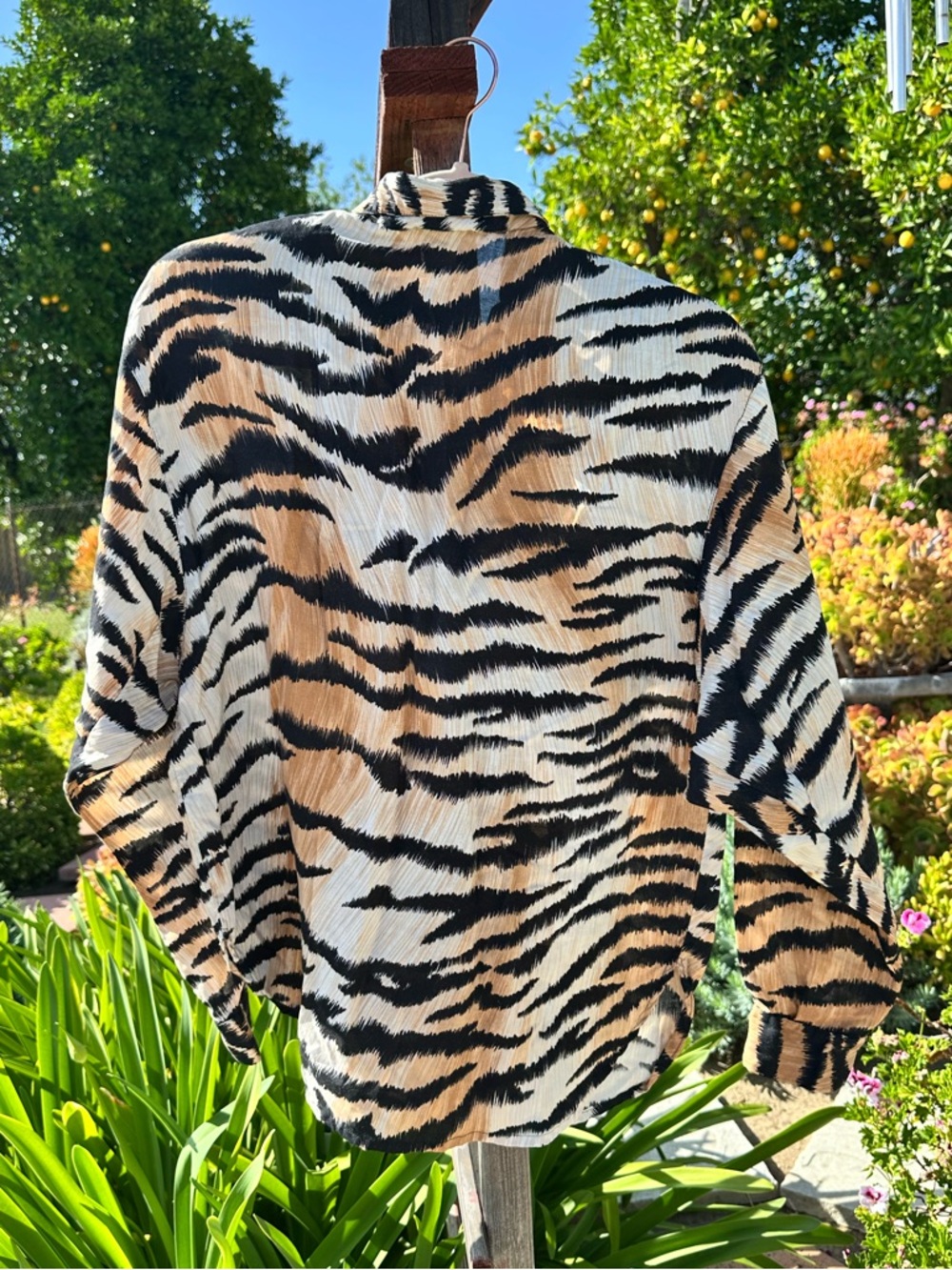 Vintage DVF Diane von furstenberg Tiger print Striped button down Blouse 🐯sz 10 - Picture 2 of 5